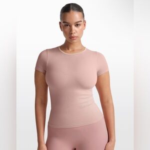 NikeSKIMS Ribbed Seamless Women's Short-Sleeve Top